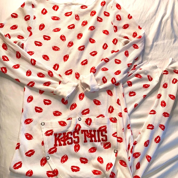 PINK Victoria's Secret Other - Vs lips onesie